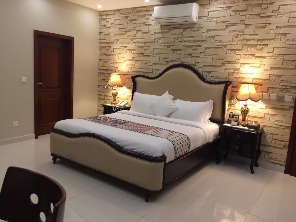 Orchards Cottage Hotel Karachi Buitenkant foto