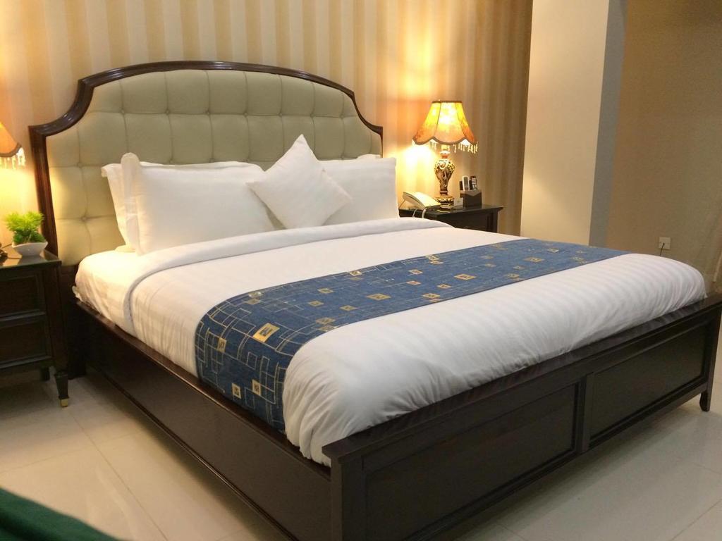 Orchards Cottage Hotel Karachi Buitenkant foto
